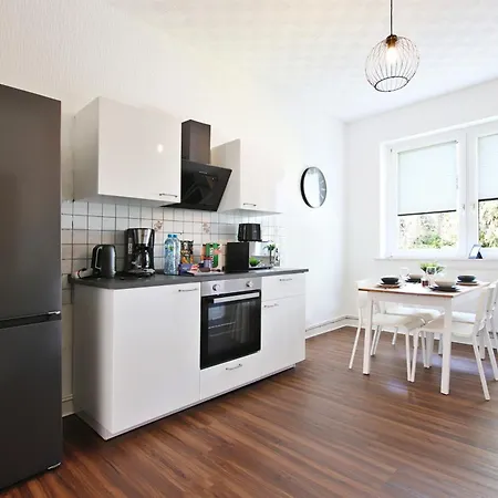 Apartman Feel Good And Rest Well - For Workers And Tourists 1-4 Person - Wifi - Smart Tv - Garden