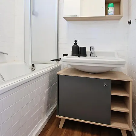 דירה Feel Good And Rest Well - For Workers And Tourists 1-4 Person - Wifi - Smart Tv - Garden גלזנקירכן