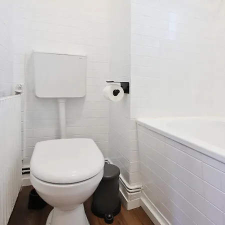 דירה Feel Good And Rest Well - For Workers And Tourists 1-4 Person - Wifi - Smart Tv - Garden *